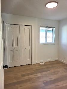 #8871 - 3 Bed/2 Bath upper with Single car Garage $2900 h/w/p - Photo 13