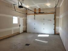 #8871 - 3 Bed/2 Bath upper with Single car Garage $2900 h/w/p - Photo 20