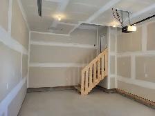 #8871 - 3 Bed/2 Bath upper with Single car Garage $2900 h/w/p - Photo 21