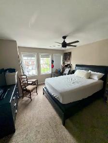 Primary bedroom, private En suite bath For rent Westridge - Photo 2
