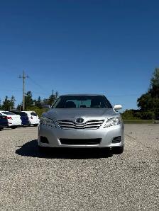 Toyota Camry LE - Photo 2