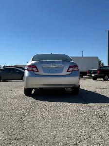 Toyota Camry LE - Photo 4