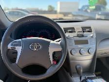 Toyota Camry LE - Photo 5