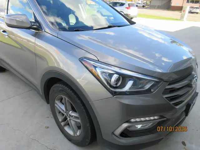 FOR SALE:  2017 Hyundai Santa Fe 'Luxury'