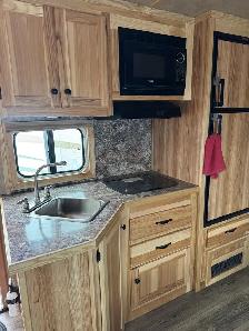2022 Lakoda Charger C8413 - 4 Horse Living Quarters - Photo 10