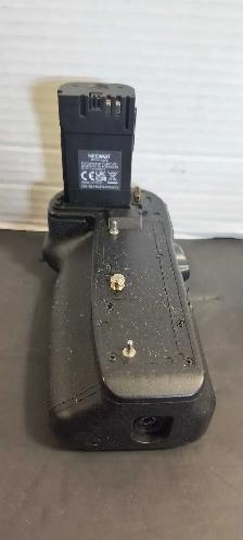 Neewer Battery Grip for Canon EOS - Photo 2