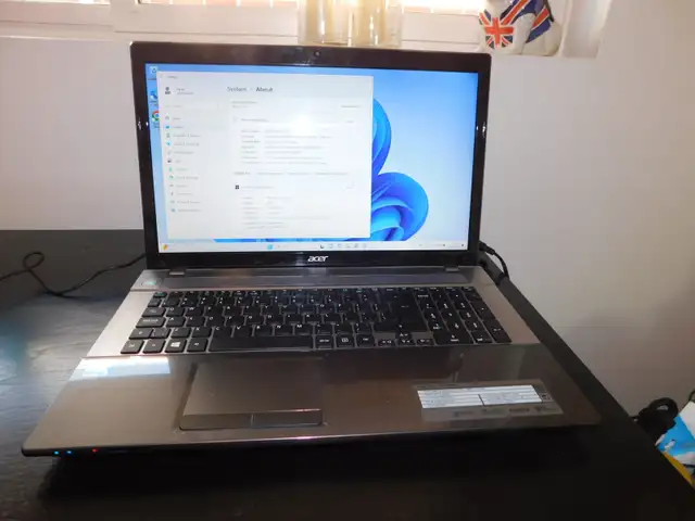 Acer V3-731 17' Laptop Pentium B960 256GB SSD 8GB B/T WIN 11