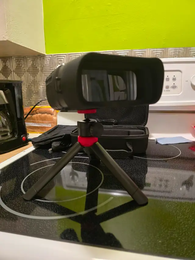 Night Vision Binoculars w/ Tripod   32GB Card