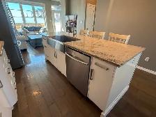 Partially Furnished Beautiful 4 Bedroom Towhouse - Photo 4