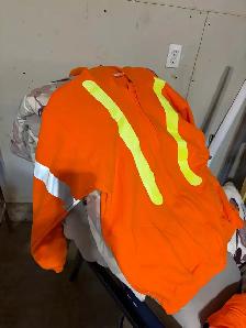 Men’s XL zip up hoodie