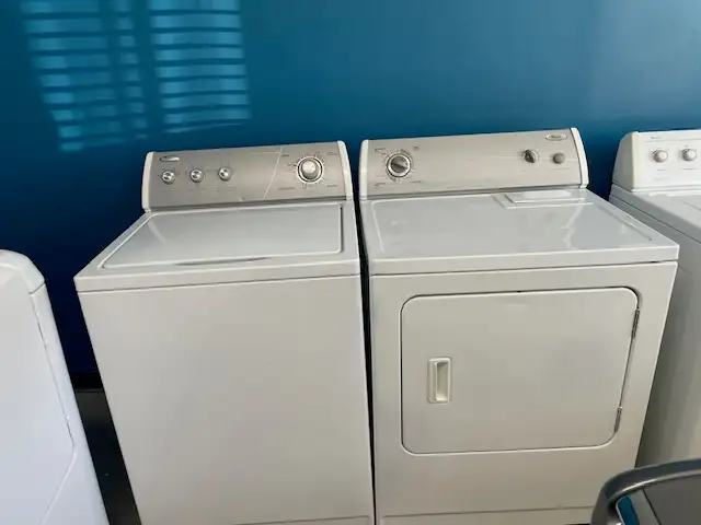 Laveuse sécheuse traditionnelles blanches Whirlpool