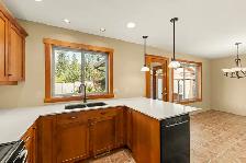 TWO GARAGE HOME IN LOWER MISSION! | 922 Paret Cres - Photo 3