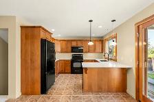 TWO GARAGE HOME IN LOWER MISSION! | 922 Paret Cres - Photo 4