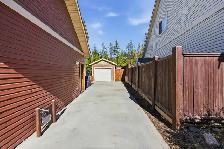 TWO GARAGE HOME IN LOWER MISSION! | 922 Paret Cres - Photo 9