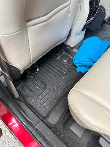 Selling a 2017 Ford Escape Titanium Edition - Photo 6