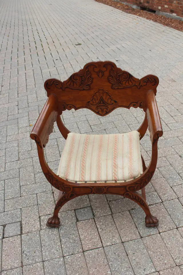 Beautiful Victorian Style Accent Chair