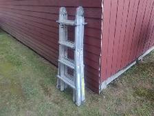 Echelle pliante en aluminium 12' en tres bonne condition