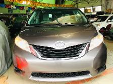 2014 TOYOTA SIENNA LE/ 8 PASSAGERS/CAMÉRA/TRÈS PROPRE/DÉMARREUR - Photo 2