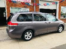 2014 TOYOTA SIENNA LE/ 8 PASSAGERS/CAMÉRA/TRÈS PROPRE/DÉMARREUR - Photo 4