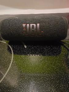 JBL Flip 6 Bluetooth Speaker — Black