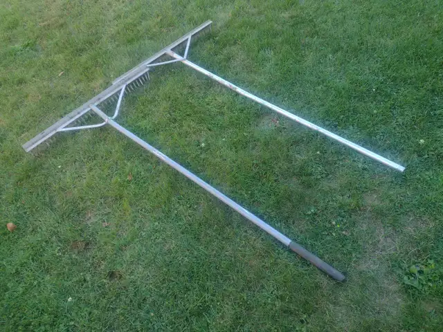 2 rateaux a asphalte ou terrassement  de 36'' de largeur