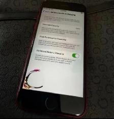 Apple iPhone SE Product Red 80% battery $50 - Photo 4