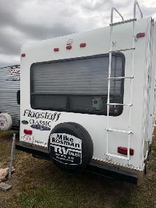 2012 Flagstaff Classic 5th wheel trailer - Photo 3