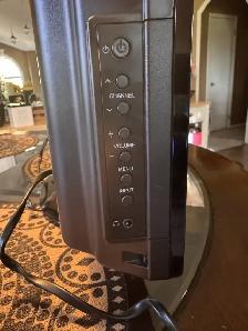 Lloyd's 22' LED TV & DVD Combo w/ Remote - Photo 6