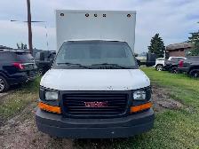 2012 GMC Savana - Photo 2