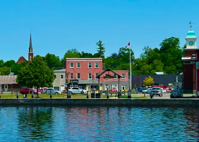 Price reduced! Campbellford – Gorgeous river view 2-bdrm $1600/m