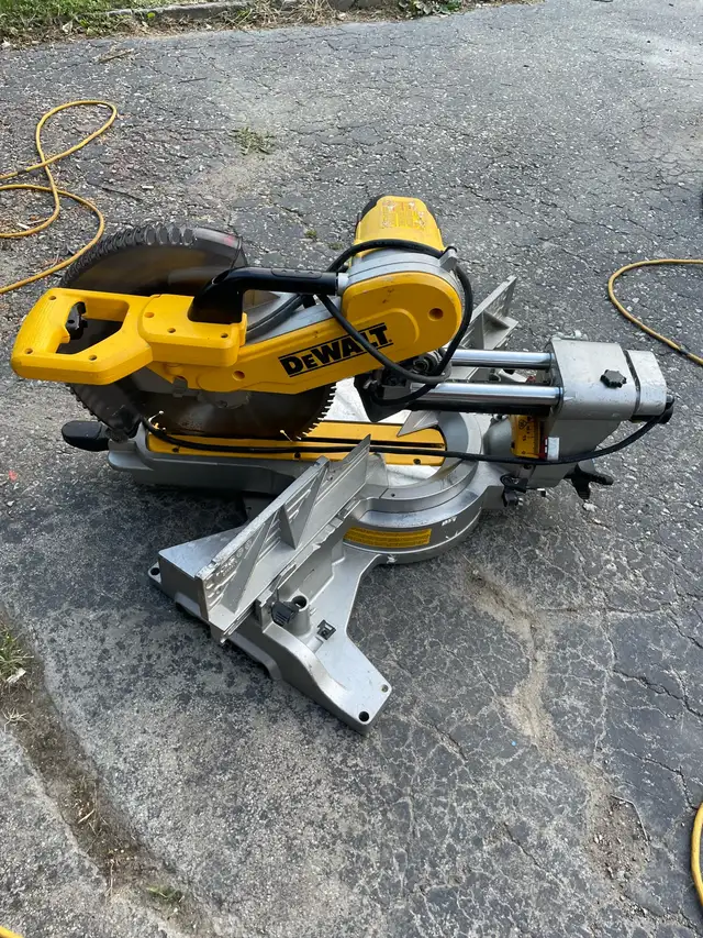 dewalt 12" compound DWS780
