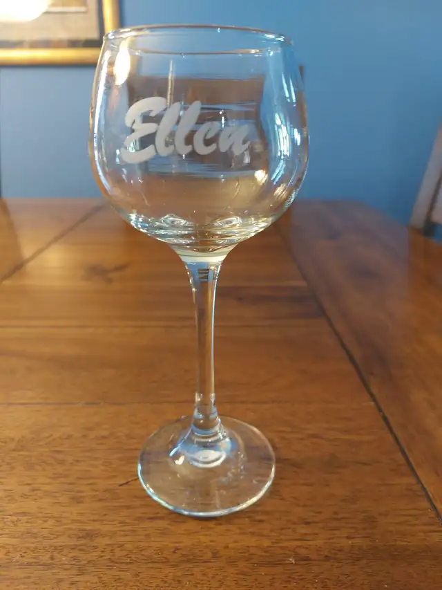 WINE GLASS – ELLEN – PERSONALIZED