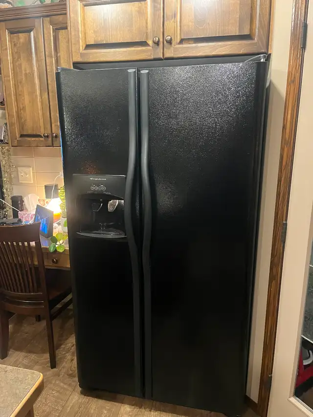 Side By Side Refrigerator Ice & Water