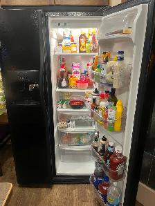 Side By Side Refrigerator Ice & Water - Photo 2