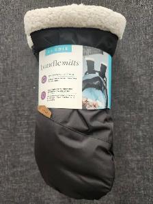 Jj cole bundle me gloves $25 brand new - Photo 2