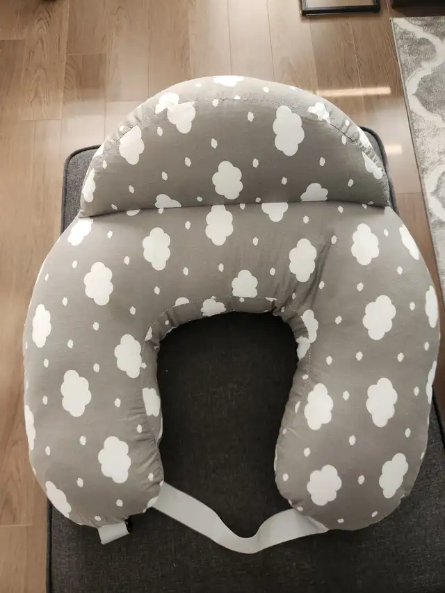 Mom cozy nursing pillow $30