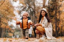 Fall & Halloween Family Photoshoot | Winnipeg - Photo 2