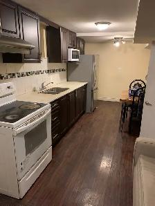 Two Bed rooms Basement Apartment for rent in North etobicoke Tor - Photo 4
