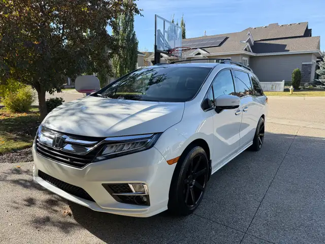 2019 Honda Odyssey Touring 69,808 km Auto Remote Starter/Sunroof