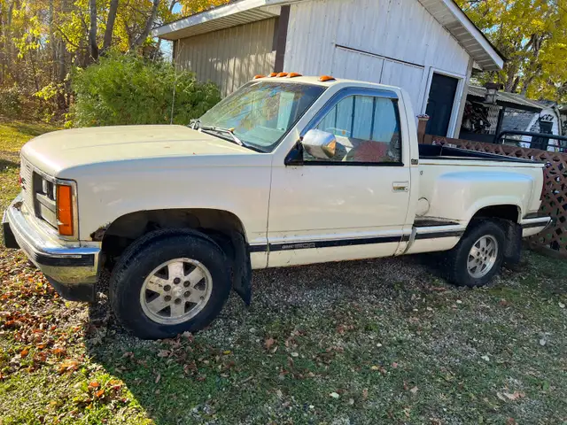 89’ GMC Sierra 4x4 short box step side