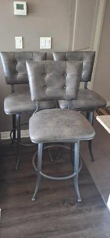 3 bar stools