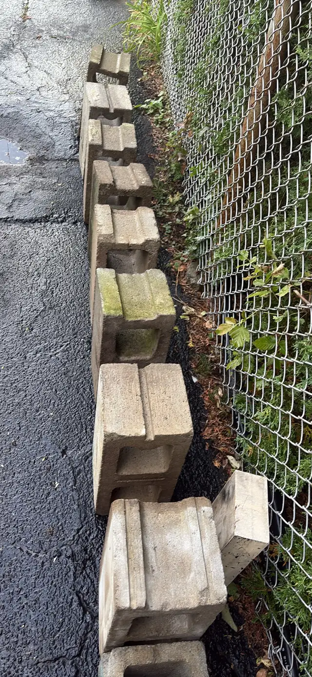 Block De Beton  2 dollars chaque