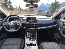 2026 Nissan Rogue SV MOONROOF - Photo 13