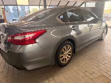 2017 Nissan Altima SV - Photo 5