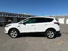 2017 FORD ESCAPE 4 WHEEL DRIVE SE 4 WHEEL DRIVE - Photo 4
