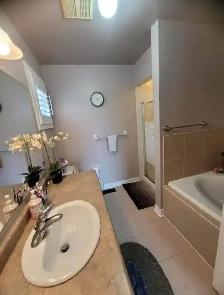 Beautiful 3- bedroom Detached House for Rent - Photo 8