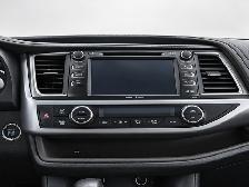 2015 Toyota Highlander XLE AWD / XLE TRIM - Photo 18