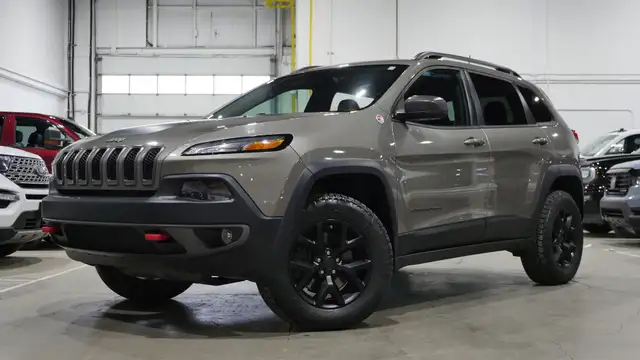 2017 Jeep Cherokee Leather Plus 4x4 | 3.2L | HEATED SEATS & STEE