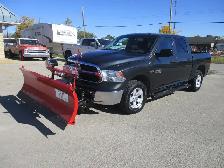 2017 RAM 1500 4WD Crew Cab 140.5' ST
