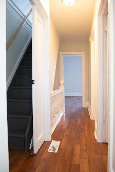 Bright & Spacious Home w/ Studio Loft for 5  Quiet Neighbourhood - Photo 7